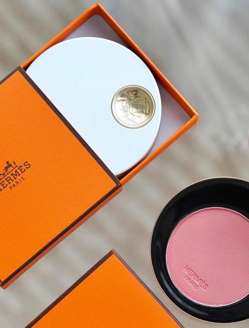 新品即日発送＊HERMES ROSE PLUME 28&チークブラシ HERMES Rose Hermes Silky Blush Powder 胭脂#28 Rose Plume
